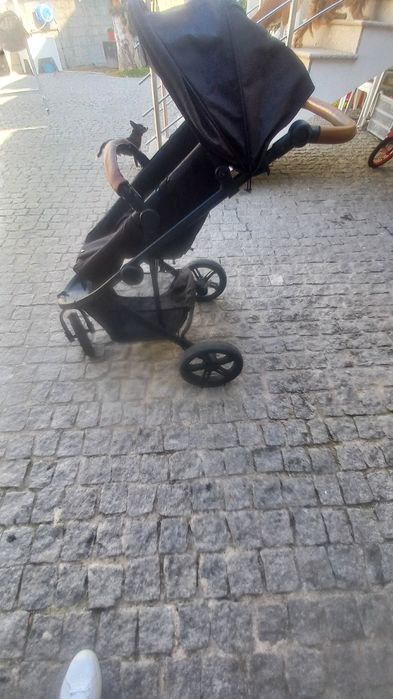 Carrinho bebé em excelente estado