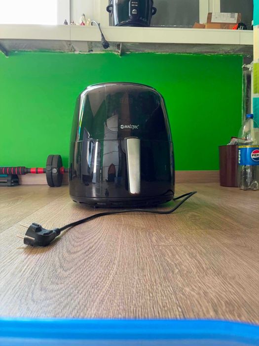Sprzedam Pojemny airfryer