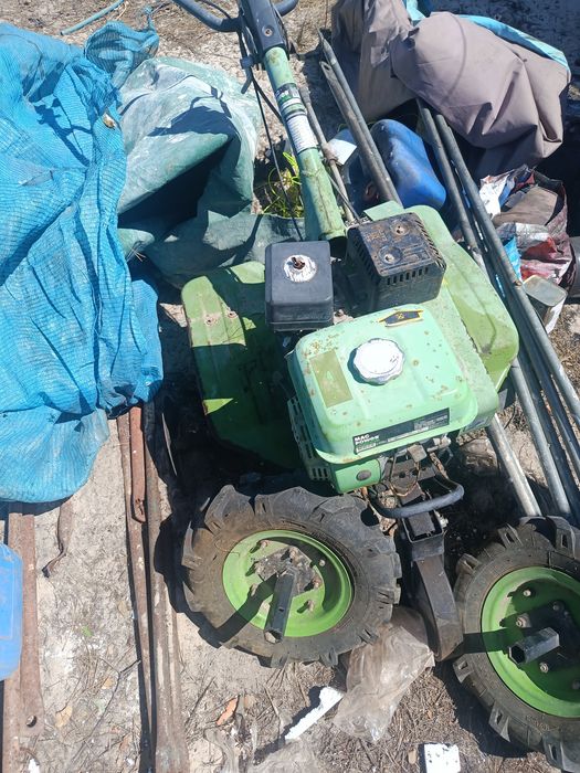 Segue pra venda minha moto enxada nova nova só precisa dar uma afirmação e por a trabalhar