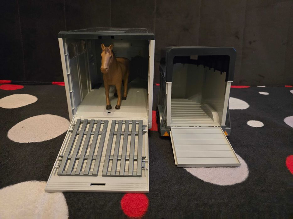 Bruder 02533 MB Sprinter do przewozu koni z przyczepą