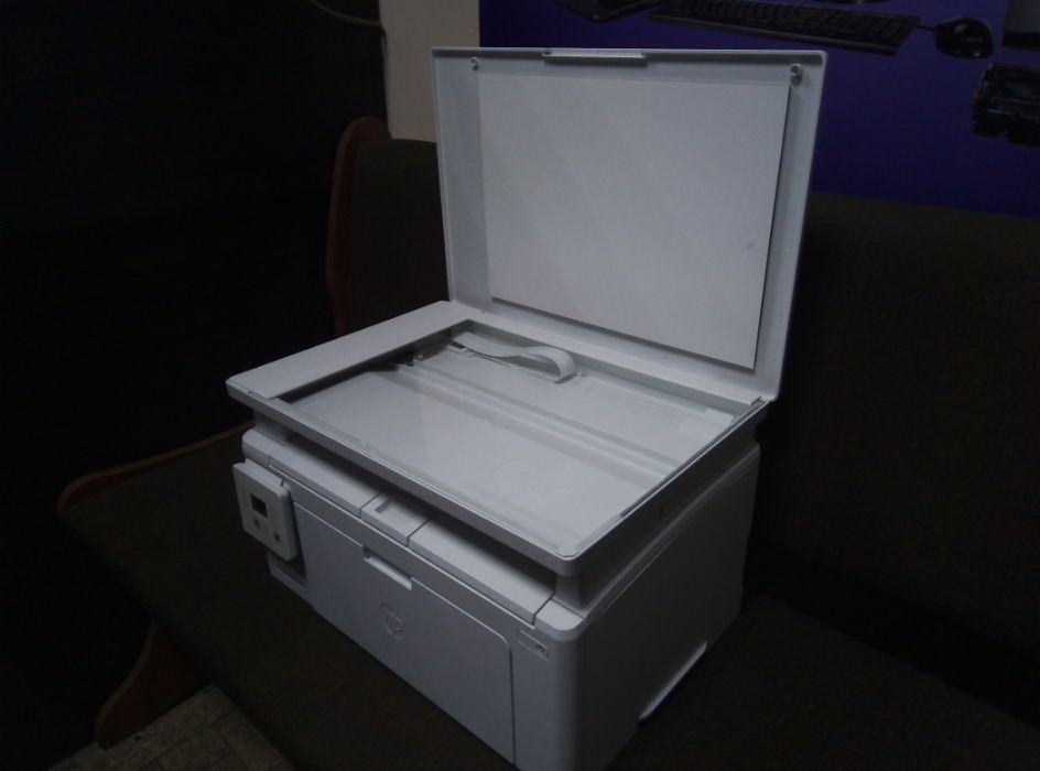 Лазкрный принтер МФУ hp m130а стан нового з коробкою.