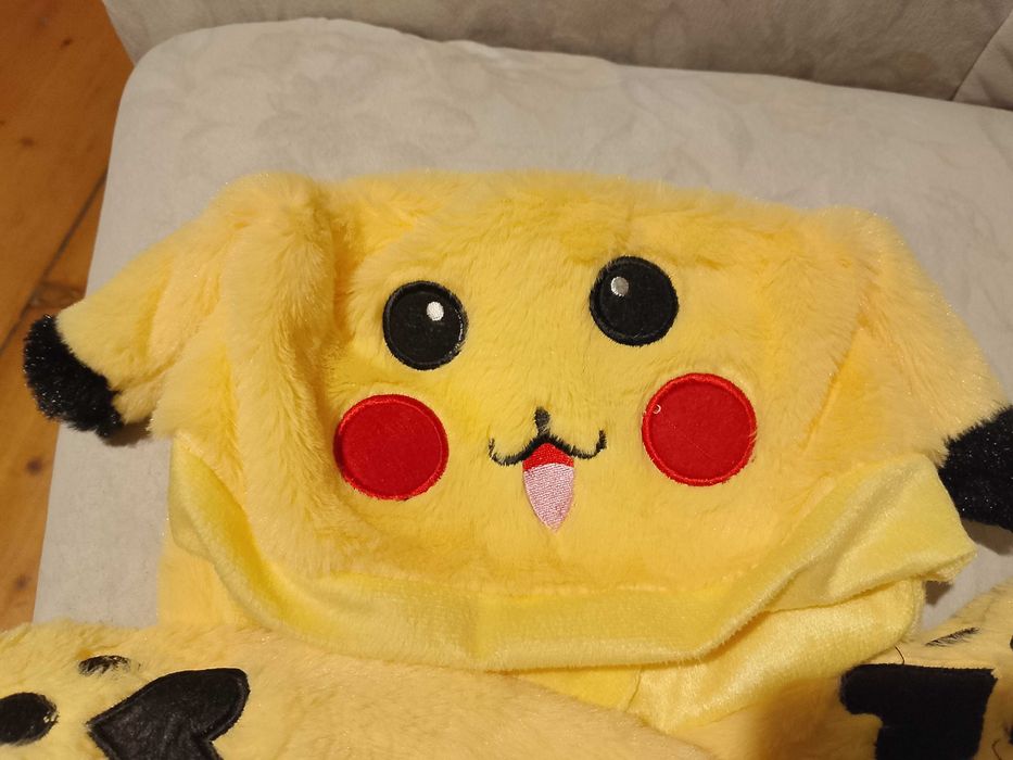 Czapka pokemon Pikachu rusza uszkami