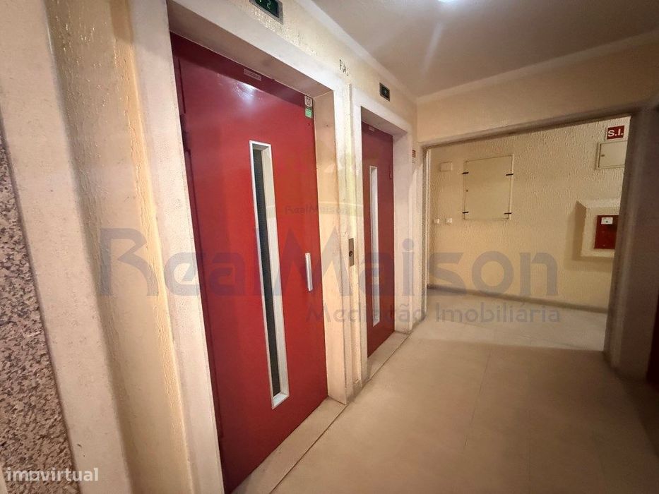 Vende-se Fantástico Apartamento c/ Parqueamento na Cavaleira