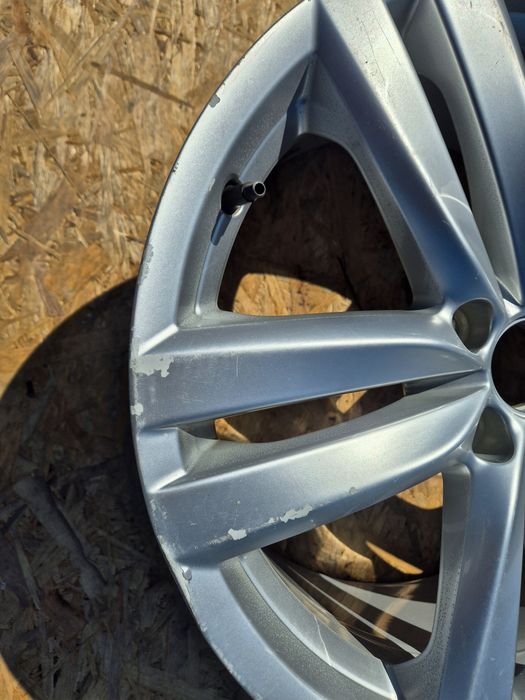 Felga aluminiowa Volkswagen Passat B7 3AA601025H 8Jx18 Et44