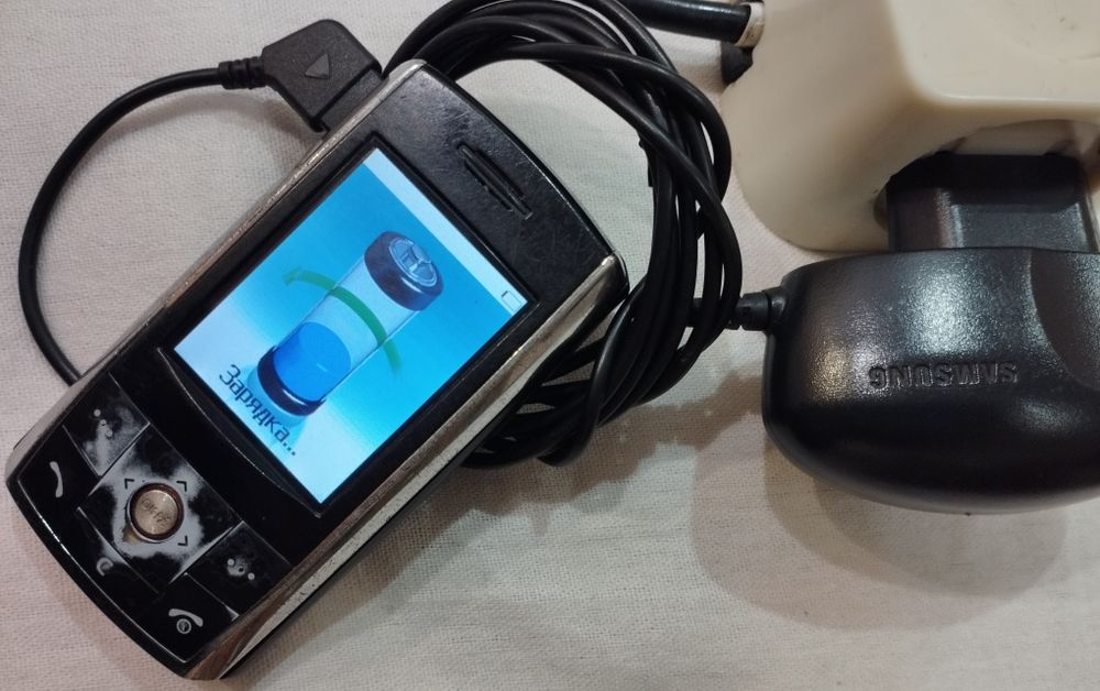 Телефон Samsung SGH-D800.