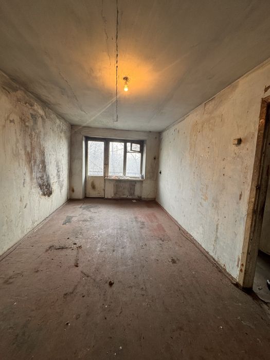 Продам 1 кімнатну квартиру під капітальний ремонт .TotokM