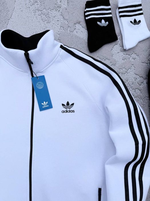 Зима . Костюм чоловічий теплий на флісі з лампасами .2 пари шкарпеток