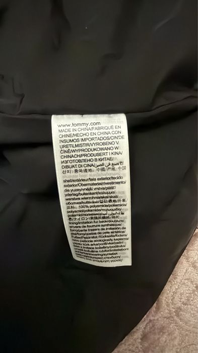 Продаю женакая куртка  зимова TOMMY = HILFIGER