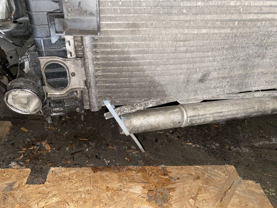 Мерс на розборку . Заводиться норм.