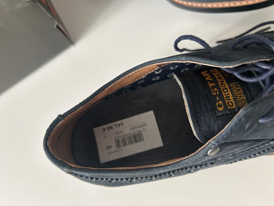 Sapatos de pele azul