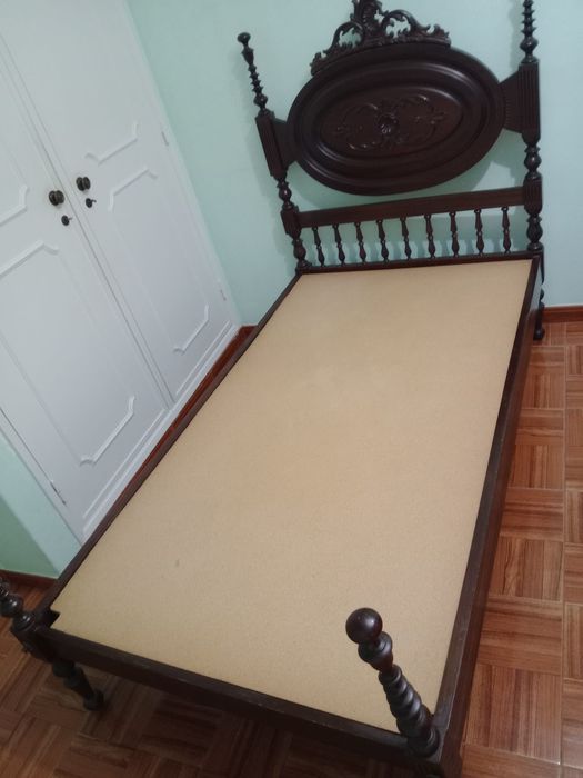 Cama de Madeira clássica