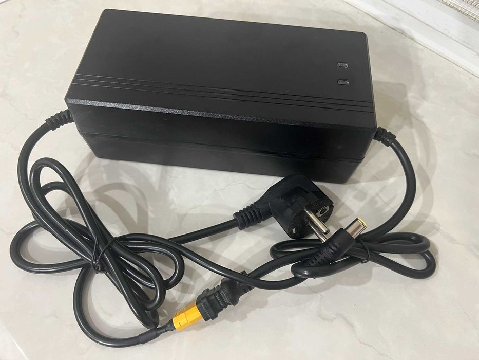 Зарядне до BLUETTI T200S  блок живлення 25.2V/8A зарядка EB 70