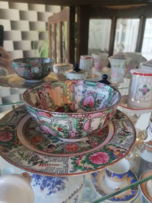 Cristaleira com Adornos