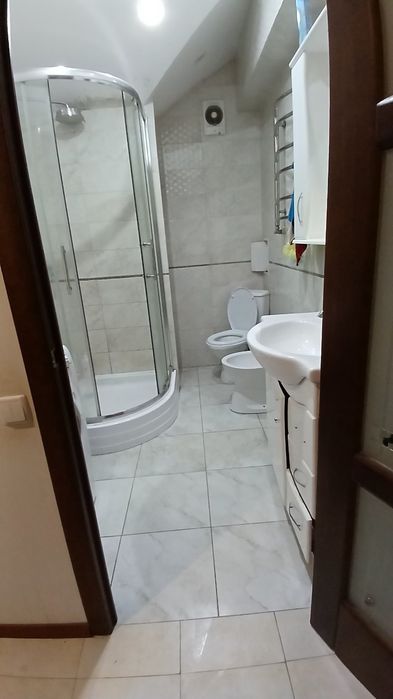 Підселення дівчини в окрему кімнату, р-н центр