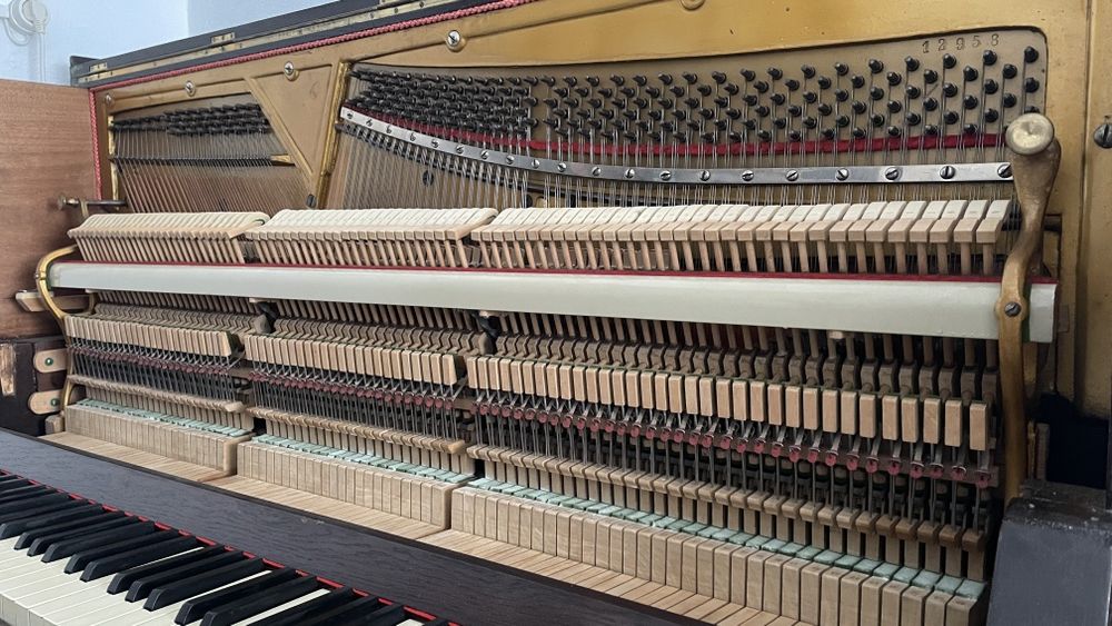 Piano Vertical Acústico em Ótimo Estado e Afinado