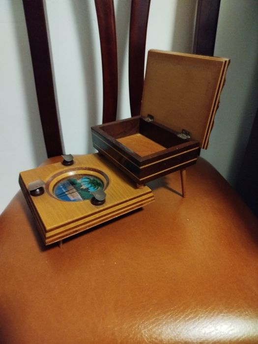 Cinzeiro,Cigarreira.