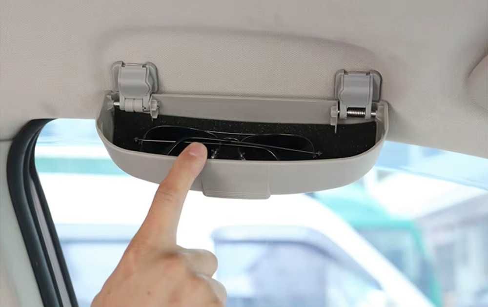 Футляр для очков в авто