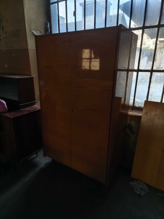 Stara szafa PRL na nóżkach