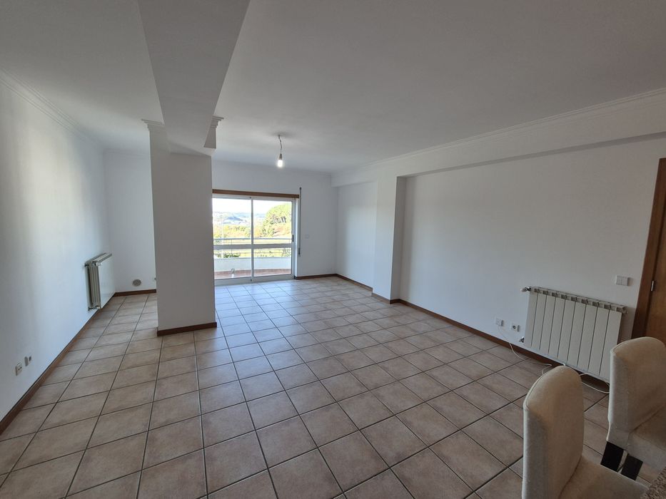 Vende-se apartamento T2 com 2 WC na Malaposta (Cruz da Areia)