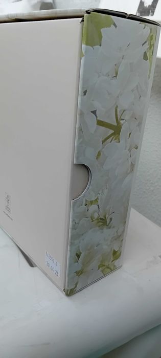 Oriflame "Innocent White Lilac"