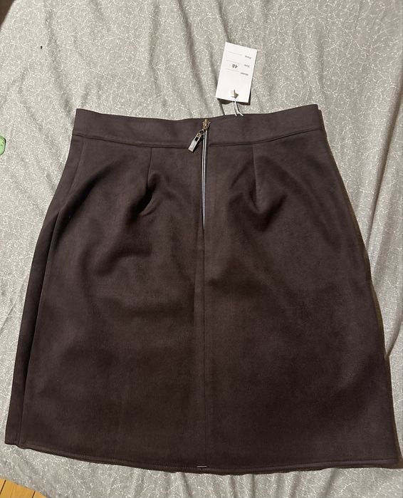 Продам якісну замшеву спідницю.