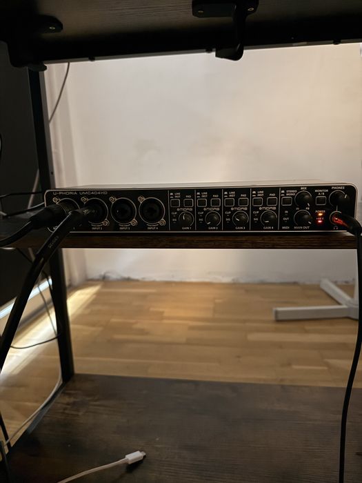 Interfejs BEHRINGER 404HD