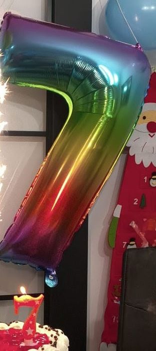 Balon foliowy cyfra 7 i świeczka
