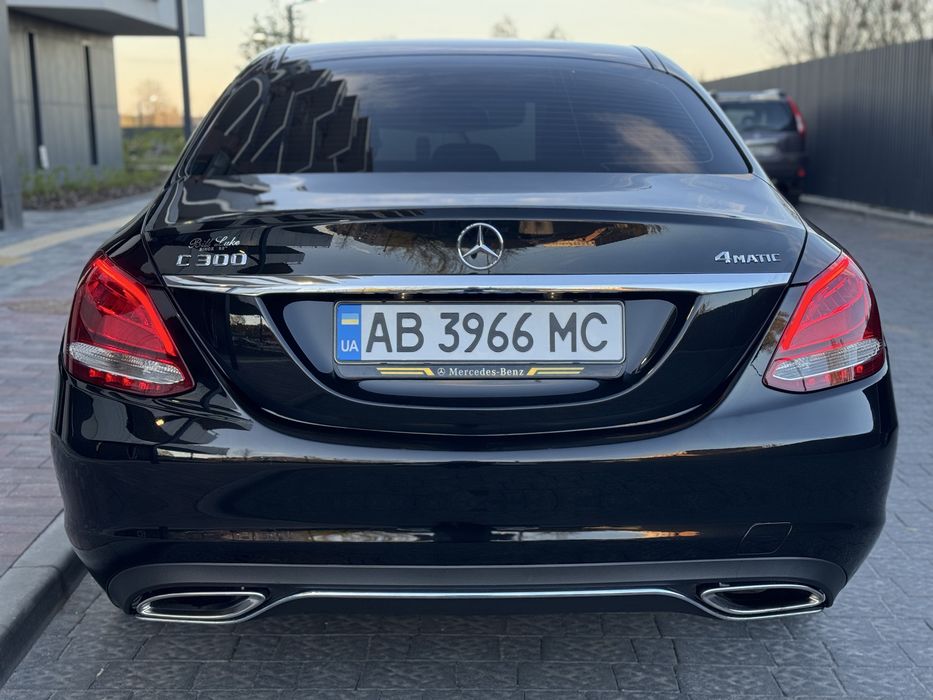 Mercedes Benz C 300 (4MATIC)  в гарному стані