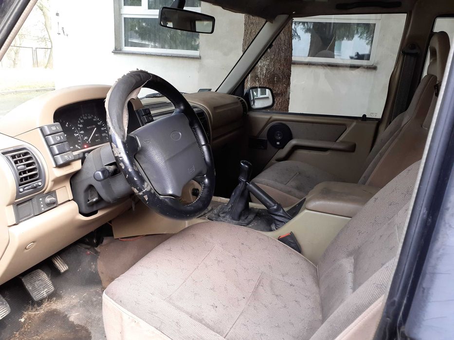 Samochód osobowy Land Rover z 1998.