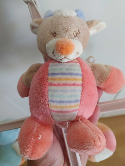 Brinquedo para cama de bebé