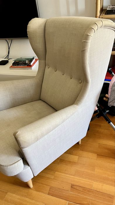 Cadeirão poltrona amamentação IKEA cor bege