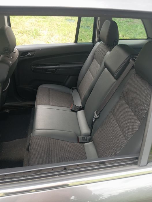 Авто Opel Zafiea b