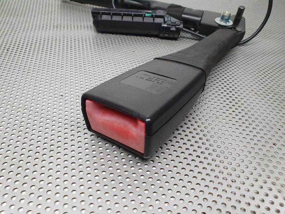 Encaixe de cinto frente direito OPEL Corsa D