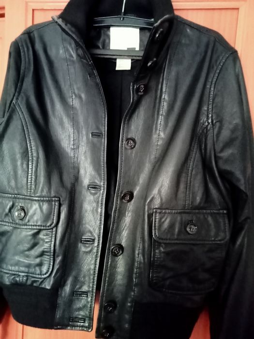 Vendo Blusão de pele da Levi's usado ,como novo.