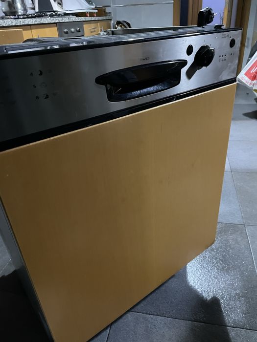 Máquina de Lavar Loiça Encastre para reparar