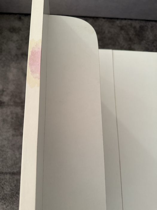 Маникюрный стол в хорошем состояние