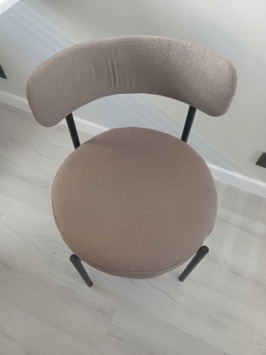 Sprzedam krzesła nowe 4 szt