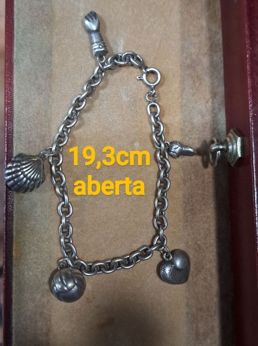 Pulseira  em prata maciça.
