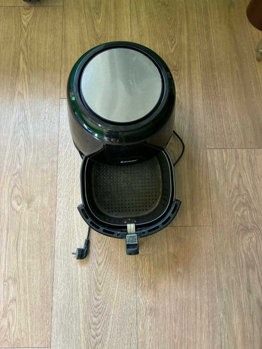 Sprzedam Pojemny airfryer