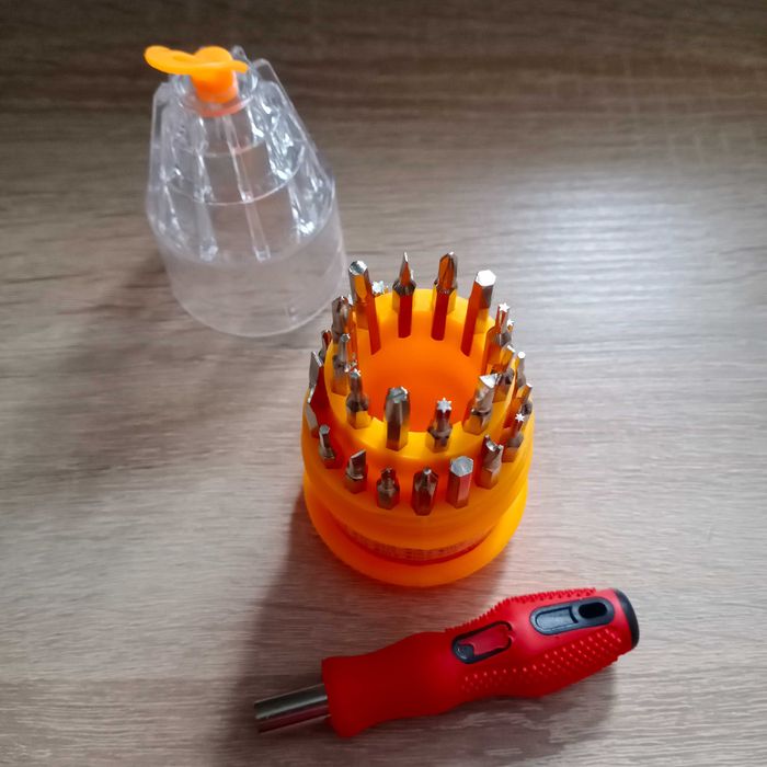 Универсальный набор отвёрток 31 в 1