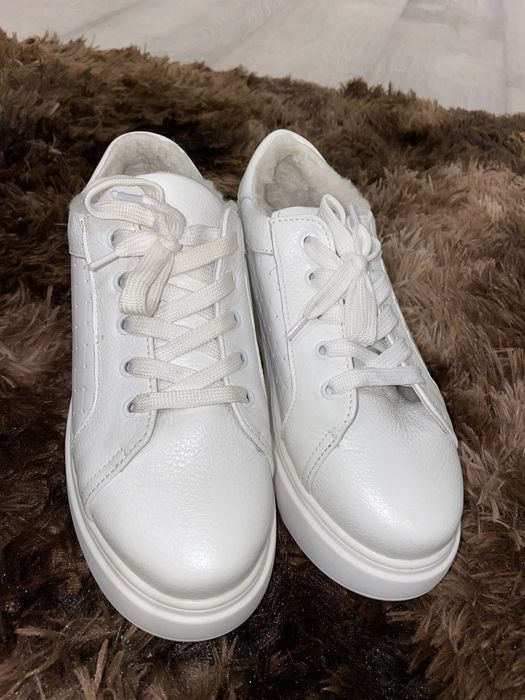 Кожаные кроссовки