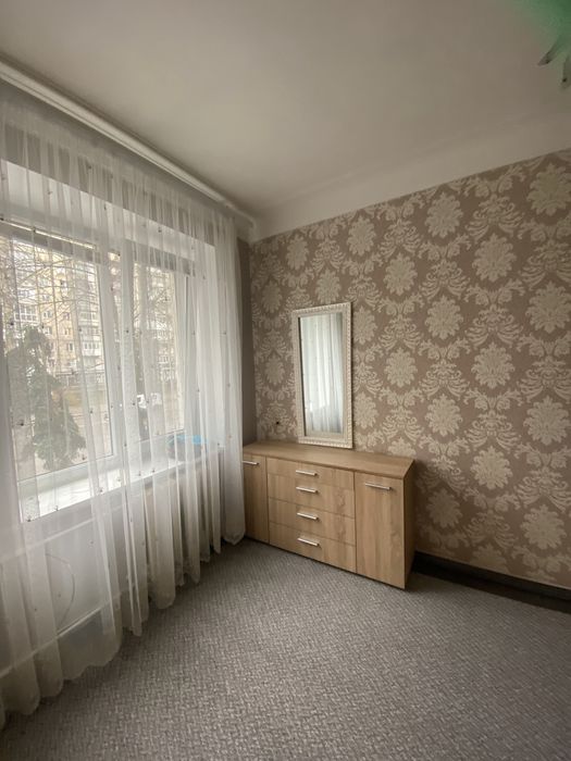 Продається 2 кімнатна квартира на Київській з ремонтом.