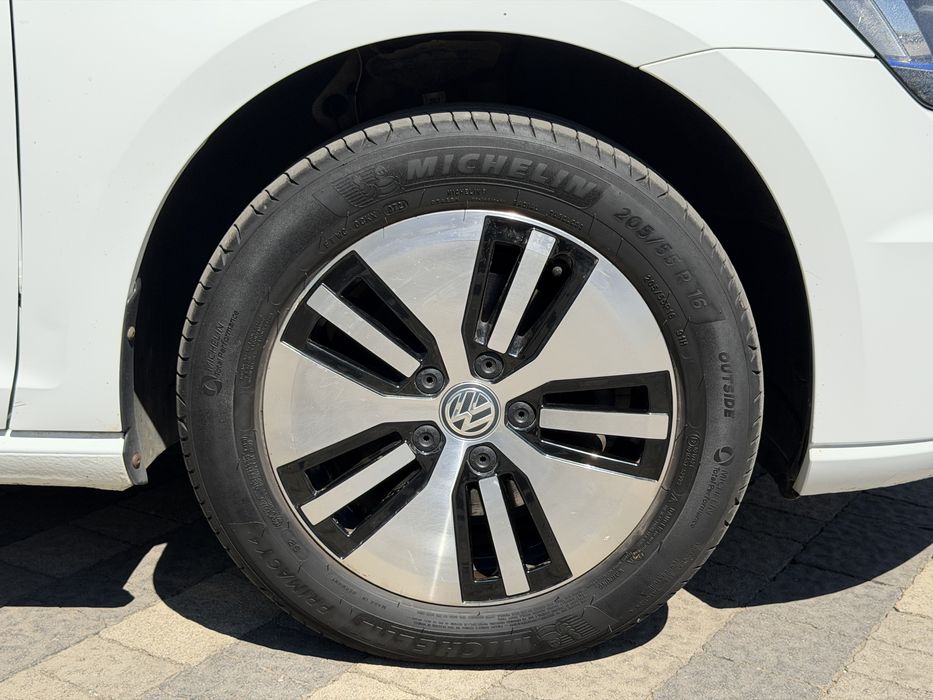 Volkswagen e-Golf 2015р 24kw Нова батарея