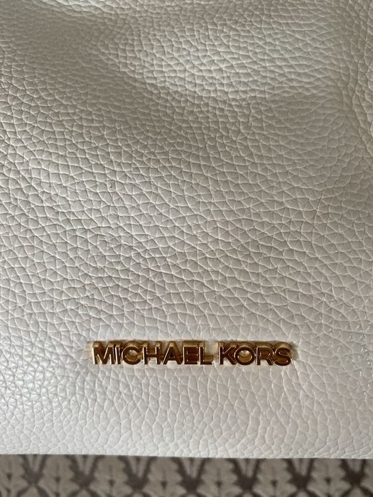 Carteira XL -MICHAEL KORS  estrear pele branca, lindissima!