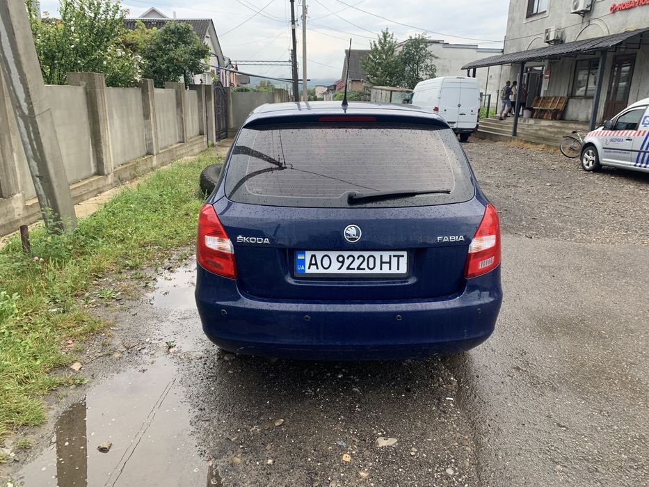 Машина шкода фабія 1,6 tdi