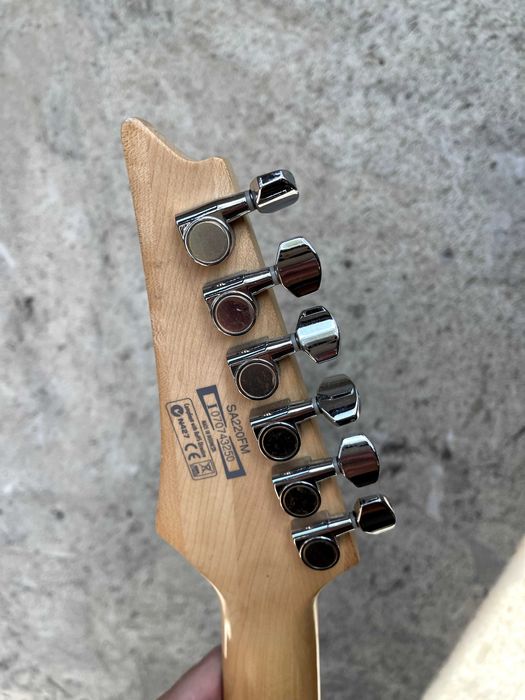 Продам гітару Ibanez SA 220 FM