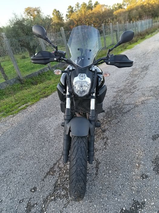 Mota Yamaha MT 03 660 aceito Carro