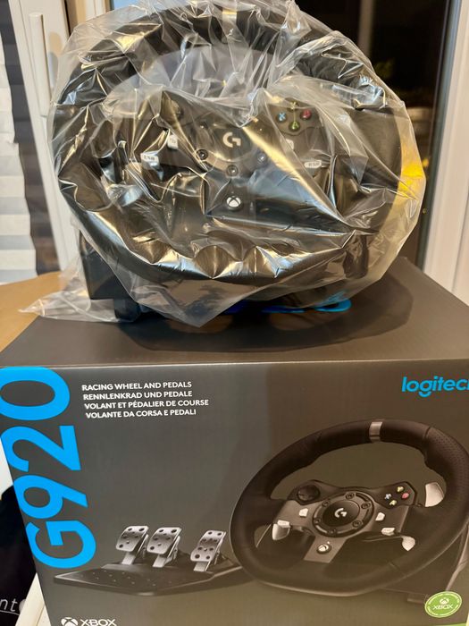 Logitech G920.