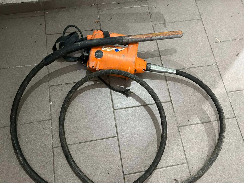 Wibrator do betonu marki BELLE Megavib z buławą