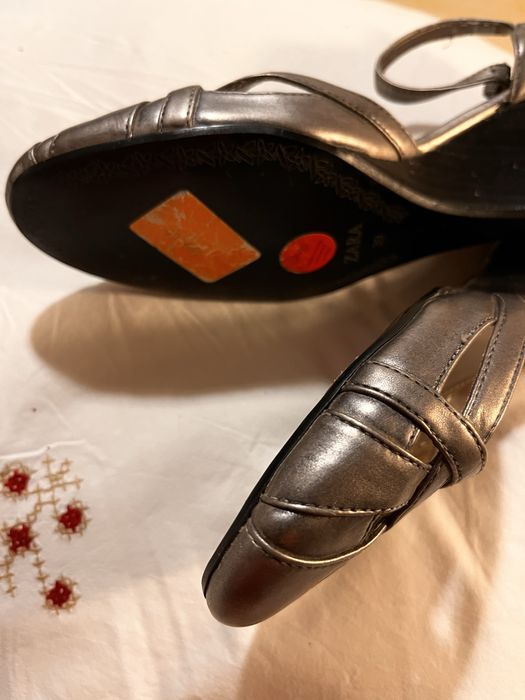 Sapatos em cunha de pele da zara cor chumbo